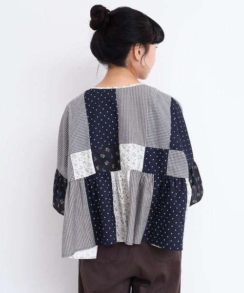 l'atelier du savon（アトリエドサボン）の「little garden パッチワークブラウス（シャツ/ブラウス・レディース・サックスブルー/ブラック・FREE）」の19枚目の写真