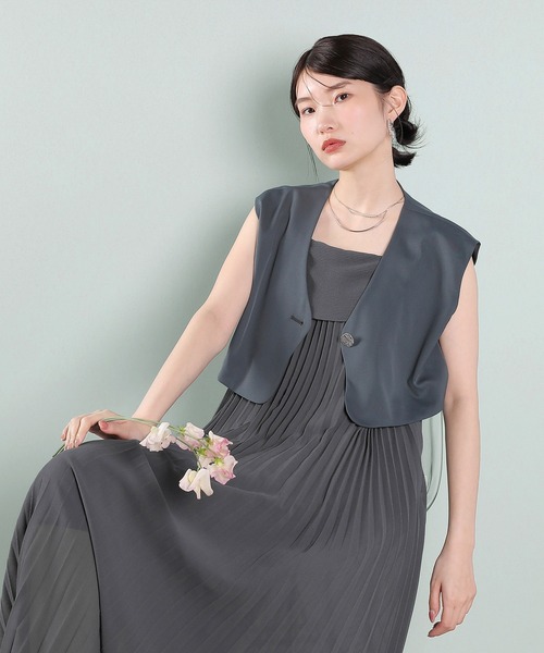 Kana(カナ)の「プリ―ツ Aライン ワンピース ジレ ジャケット 2点セット 結婚式 パーティー ドレス オケージョンドレス お呼ばれワンピース(ドレス・レディース・モカ/ブルー/チャコールグレー・M)」の3枚目の写真