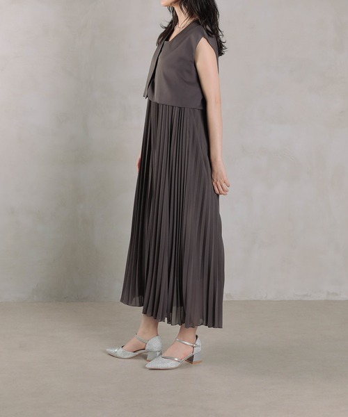 Kana(カナ)の「プリ―ツ Aライン ワンピース ジレ ジャケット 2点セット 結婚式 パーティー ドレス オケージョンドレス お呼ばれワンピース(ドレス・レディース・モカ/ブルー/チャコールグレー・M)」の4枚目の写真