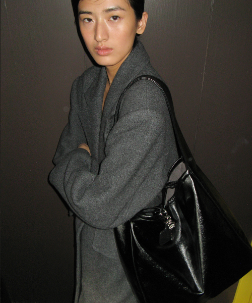 POTE(ポテ)の「0007 Layered Pouch Hobo Bag_Leather Black(ショルダーバッグ・レディース・その他・FREE)」の2枚目の写真