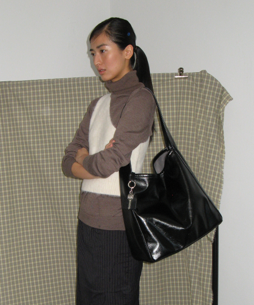 POTE(ポテ)の「0007 Layered Pouch Hobo Bag_Leather Black(ショルダーバッグ・レディース・その他・FREE)」の3枚目の写真