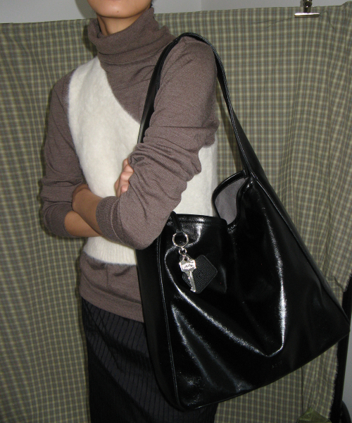 POTE(ポテ)の「0007 Layered Pouch Hobo Bag_Leather Black(ショルダーバッグ・レディース・その他・FREE)」の5枚目の写真
