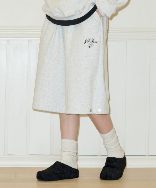 FEIHEI(フェイヘイ)の「LOVE’S HANDCUFFS バミューダスウェットパンツ L/グレー(その他パンツ・レディース・ライトグレー・SMALL/MEDIUM)」の1枚目の写真