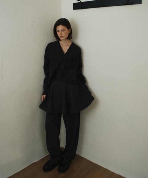 UNNOUT(アナウト)の「PREPPY CHECK WOOL SKIRT CHARCOAL(スカート・レディース・その他・SMALL/MEDIUM)」の2枚目の写真