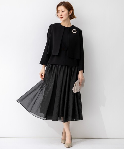 23区(ニジュウサンク)の「クリアジョーゼット コンパクトタックジャケット(ノーカラージャケット・レディース・ネイビー系/ブラック系/ベージュ系・32)」の14枚目の写真