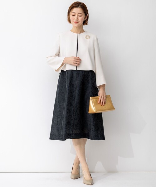 23区(ニジュウサンク)の「クリアジョーゼット コンパクトタックジャケット(ノーカラージャケット・レディース・ネイビー系/ブラック系/ベージュ系・32)」の18枚目の写真