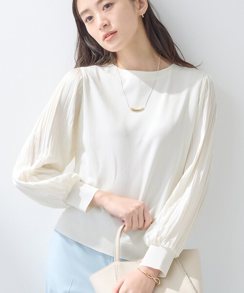 INDIVI（インディヴィ）の「【洗える／華やか】袖プリーツニット（ニット/セーター・レディース・ブラック/ライトブルー/オフホワイト・05/13/15 /38/19）」の2枚目の写真