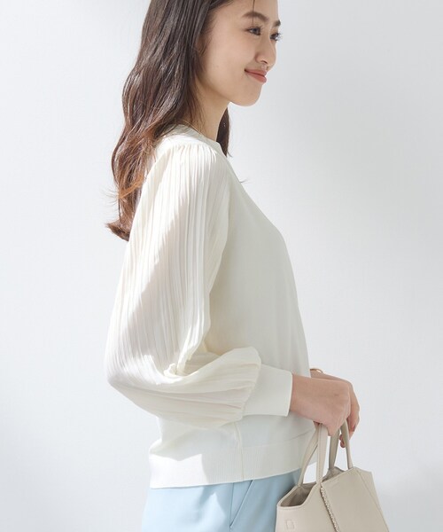 INDIVI（インディヴィ）の「【洗える／華やか】袖プリーツニット（ニット/セーター・レディース・ブラック/ライトブルー/オフホワイト・05/13/15 /38/19）」の5枚目の写真