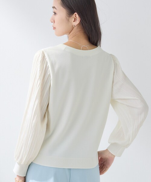 INDIVI（インディヴィ）の「【洗える／華やか】袖プリーツニット（ニット/セーター・レディース・ブラック/ライトブルー/オフホワイト・05/13/15 /38/19）」の6枚目の写真