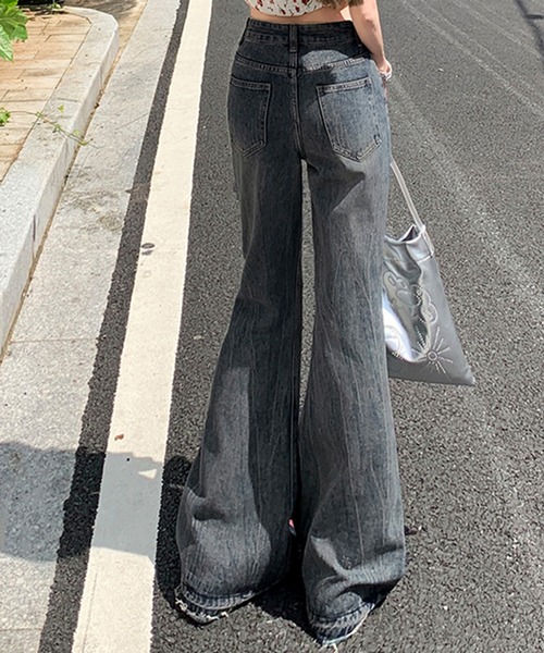 &soiree(アンドソワレ)の「裾フリンジフレアデニムパンツ(デニムパンツ・レディース・ブルー・X-LARGE/LARGE/MEDIUM/SMALL/X-SMALL)」の6枚目の写真