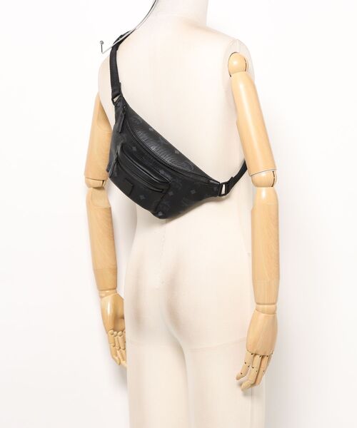 MCM（エムシーエム）の「MCM/エムシーエム/Fursten BeltBag MINI（ボディバッグ/ウエストポーチ・レディース・ブラック・F）」の5枚目の写真