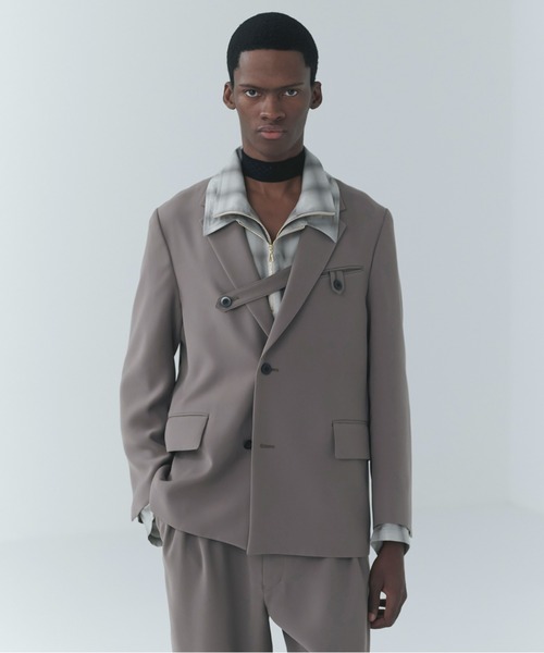 CULLNI（クルニ）の「Dry Double Cloth Slant Belt Tailored Jacket（テーラードジャケット・メンズ・ネイビー/ダークブラウン/アッシュブラウン/ブラック・1/2）」の3枚目の写真