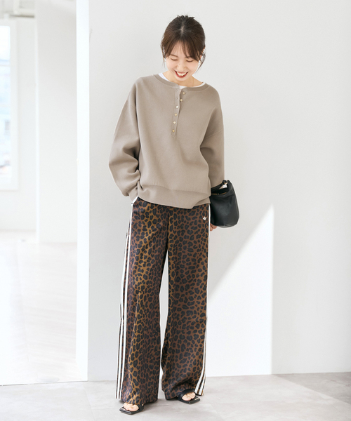 Spick & Span(スピックアンドスパン)の「《新色有り / 追加》メタルボタンヘンリーネックニット(ニット/セーター・レディース・ネイビー/ベージュ/ホワイト・FREE)」の9枚目の写真