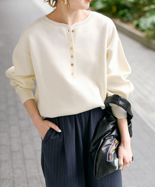 Spick & Span(スピックアンドスパン)の「《新色有り / 追加》メタルボタンヘンリーネックニット(ニット/セーター・レディース・ネイビー/ベージュ/ホワイト・FREE)」の11枚目の写真