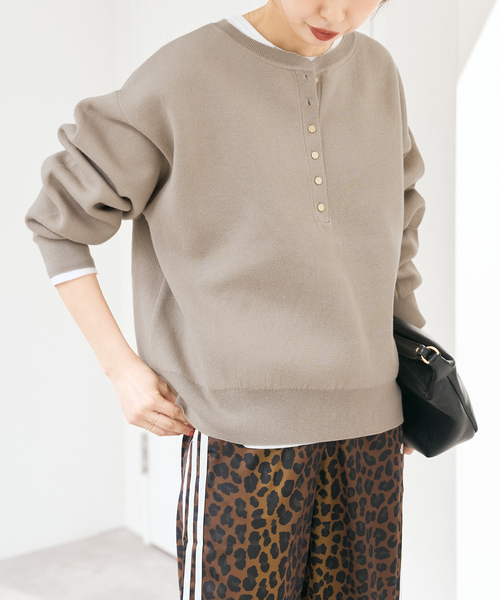 Spick & Span(スピックアンドスパン)の「《新色有り / 追加》メタルボタンヘンリーネックニット(ニット/セーター・レディース・ネイビー/ベージュ/ホワイト・FREE)」の19枚目の写真