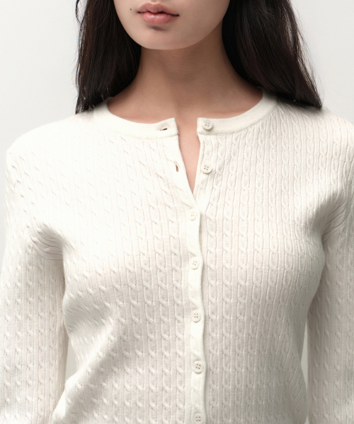 MUSINSA STANDARD WOMAN（ムシンサスタンダードウーマン）の「ウィメンズケーブルラウンドネックカーディガン[アイボリー]（カーディガン/ボレロ・レディース・その他・SMALL/MEDIUM/LARGE/X-SMALL）」の6枚目の写真
