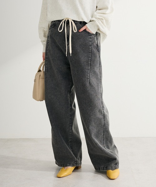 Green　Parks（グリーンパークス）の「コクーンシルエットデニムパンツ（デニムパンツ・レディース・グレイッシュベージュ/ブラック/ライトインディゴブルー・M/L）」の2枚目の写真