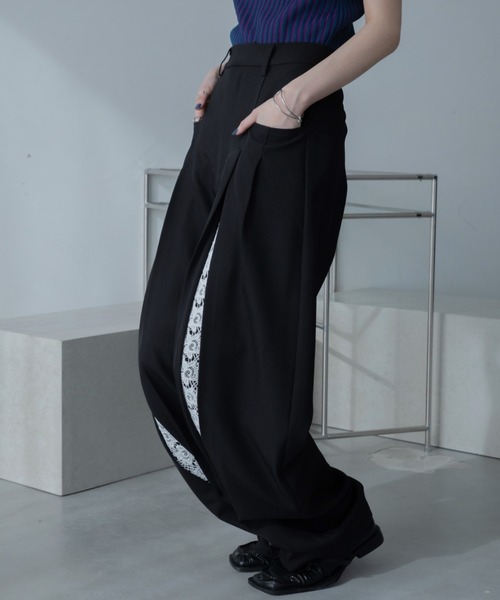 VACANCY(ヴァカンシー)の「レースレイヤードスリットワイドパンツ/SETUP(スラックス・レディース・ブルー/ブラック・SMALL/LARGE/MEDIUM)」の3枚目の写真