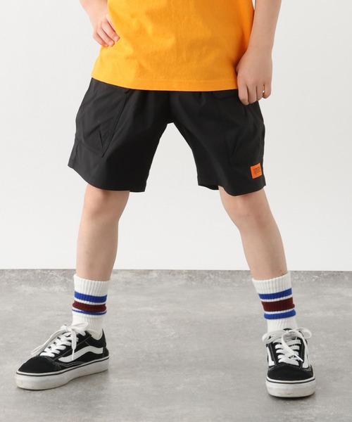 GLOBAL WORK（グローバルワーク）の「UNIVERSAL OVERALL/ショーツ/635367（その他パンツ・キッズ・スカイブルー/ブラック・LARGE/SMALL/MEDIUM）」の2枚目の写真