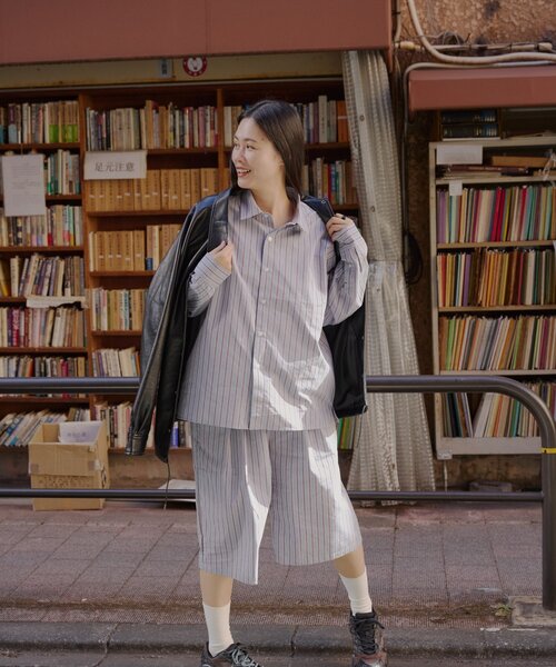 WHIMSIC（ウィムジック）の「【WHIMSIC/2サイズ展開】ヴィーガンレザーコーチジャケット（ブルゾン・レディース・ブラック/ベージュ・1/2）」の4枚目の写真