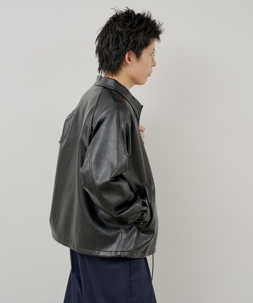 WHIMSIC（ウィムジック）の「【WHIMSIC/2サイズ展開】ヴィーガンレザーコーチジャケット（ブルゾン・レディース・ブラック/ベージュ・1/2）」の10枚目の写真