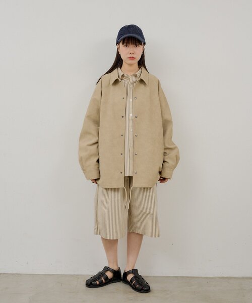 WHIMSIC（ウィムジック）の「【WHIMSIC/2サイズ展開】ヴィーガンレザーコーチジャケット（ブルゾン・レディース・ブラック/ベージュ・1/2）」の14枚目の写真