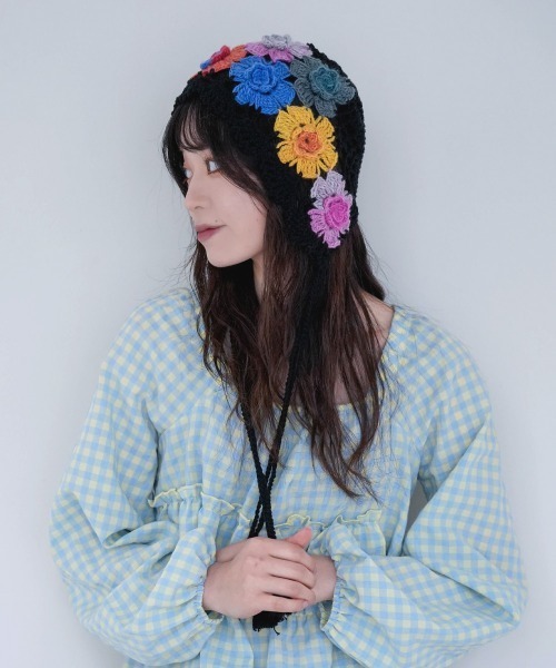 polcadot（ポルカドット）の「フラワーレース鍵あみボンネット（ニットキャップ/ビーニー・レディース・アイボリー/ブラック・FREE）」の2枚目の写真