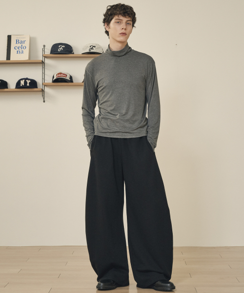 TAKEASY（テイクイージー）の「ドレープクロップタートルネック（チャコール）（Tシャツ/カットソー・メンズ・その他・SMALL/MEDIUM/LARGE）」の3枚目の写真