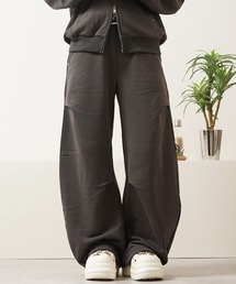 N.W.T（エヌダブルティー）の「【N.W.T】スタッズ バレルレッグ スウェットパンツ / セットアップ対応 / Studs Barrel Leg Sweatpants（スウェットパンツ）」