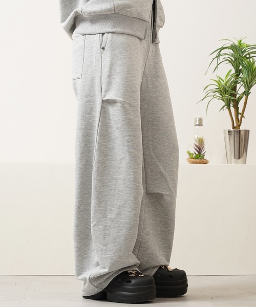 N.W.T(エヌダブルティー)の「【N.W.T】スタッズ バレルレッグ スウェットパンツ / セットアップ対応 / Studs Barrel Leg Sweatpants(スウェットパンツ・メンズ・ブラック/チャコールグレー/グレー・L/M)」の6枚目の写真