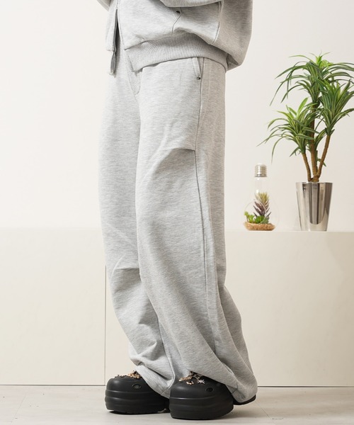 N.W.T(エヌダブルティー)の「【N.W.T】スタッズ バレルレッグ スウェットパンツ / セットアップ対応 / Studs Barrel Leg Sweatpants(スウェットパンツ・メンズ・ブラック/チャコールグレー/グレー・L/M)」の8枚目の写真