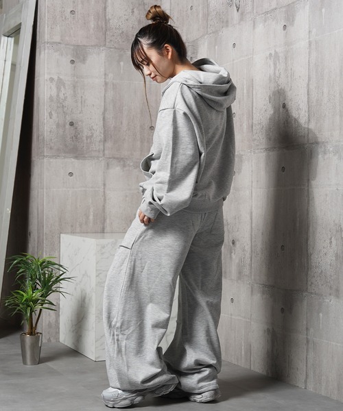 N.W.T(エヌダブルティー)の「【N.W.T】スタッズ バレルレッグ スウェットパンツ / セットアップ対応 / Studs Barrel Leg Sweatpants(スウェットパンツ・メンズ・ブラック/チャコールグレー/グレー・L/M)」の16枚目の写真