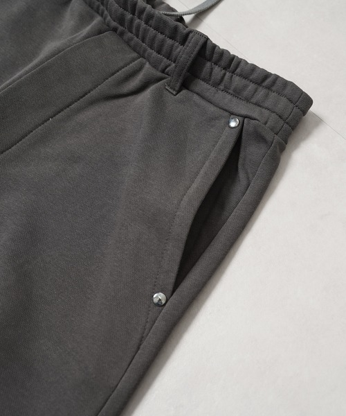 N.W.T(エヌダブルティー)の「【N.W.T】スタッズ バレルレッグ スウェットパンツ / セットアップ対応 / Studs Barrel Leg Sweatpants(スウェットパンツ・メンズ・ブラック/チャコールグレー/グレー・L/M)」の21枚目の写真