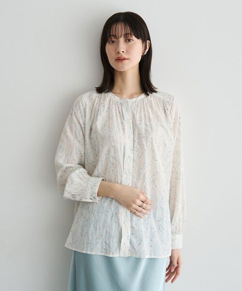 YECCA VECCA(イェッカヴェッカ)の「ラインフラワー柄ギャザーブラウス(シャツ/ブラウス・レディース・アイボリー/ネイビー・FREE)」の10枚目の写真