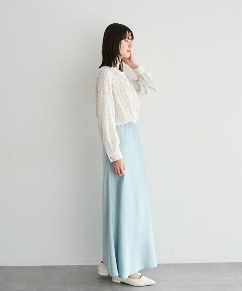 YECCA VECCA(イェッカヴェッカ)の「ラインフラワー柄ギャザーブラウス(シャツ/ブラウス・レディース・アイボリー/ネイビー・FREE)」の13枚目の写真