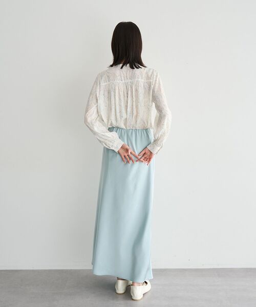 YECCA VECCA(イェッカヴェッカ)の「ラインフラワー柄ギャザーブラウス(シャツ/ブラウス・レディース・アイボリー/ネイビー・FREE)」の14枚目の写真