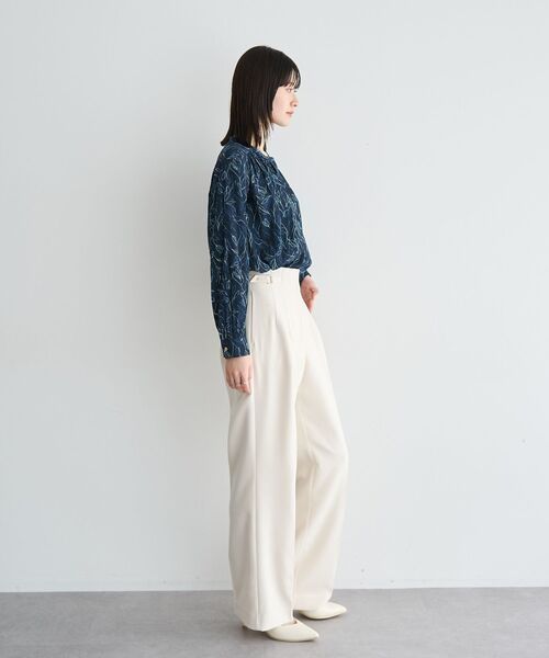YECCA VECCA(イェッカヴェッカ)の「ラインフラワー柄ギャザーブラウス(シャツ/ブラウス・レディース・アイボリー/ネイビー・FREE)」の19枚目の写真
