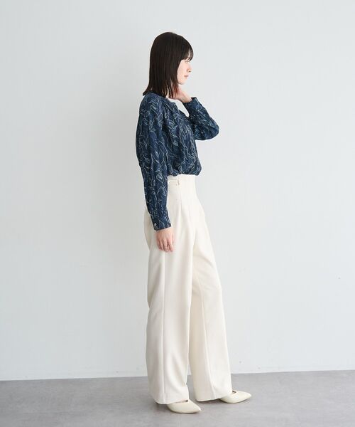 YECCA VECCA(イェッカヴェッカ)の「ラインフラワー柄ギャザーブラウス(シャツ/ブラウス・レディース・アイボリー/ネイビー・FREE)」の20枚目の写真