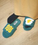 BIRTHDAY BAR(バースデイバー)の【クリエイター「FLINT MASON」× BIRTHDAY BAR 初コラボ！】POTLUCK PASTA PARTYタフティングスリッパ　2サイズ展開