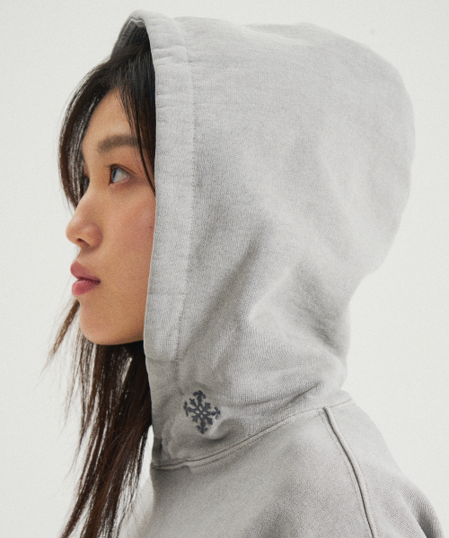 SLOWACID（スローアシッド）の「ネックロゴガーメントダイフードパーカー[ライトグレー]（パーカー・レディース・その他・SMALL/MEDIUM/LARGE/X-LARGE）」の2枚目の写真