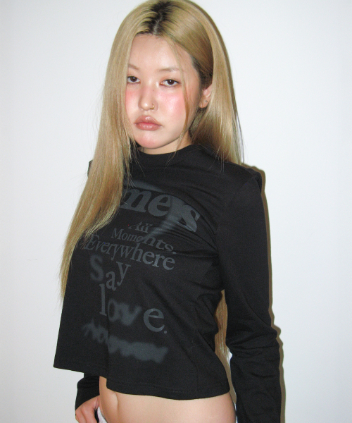 AMESWORLDWIDE(アメスワールドワイド)の「BIG TYPO LONGSLEEVE TEE BLACK(Tシャツ/カットソー・レディース・その他・SMALL/MEDIUM/LARGE)」の2枚目の写真