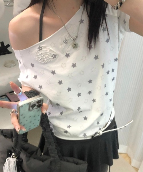 lilful(リルフル)の「【26年春夏新作】羽刺繍 星ドット柄 ワンショルダートップス(Tシャツ/カットソー・レディース・ホワイト・L/M)」の1枚目の写真