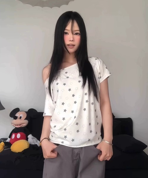lilful(リルフル)の「【26年春夏新作】羽刺繍 星ドット柄 ワンショルダートップス(Tシャツ/カットソー・レディース・ホワイト・L/M)」の9枚目の写真