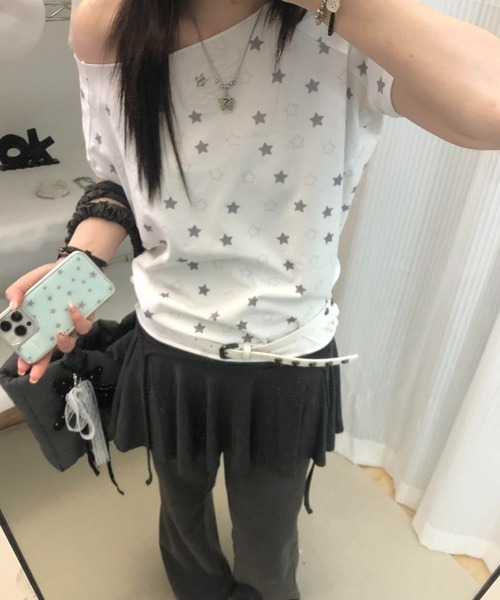 lilful(リルフル)の「【26年春夏新作】羽刺繍 星ドット柄 ワンショルダートップス(Tシャツ/カットソー・レディース・ホワイト・L/M)」の4枚目の写真