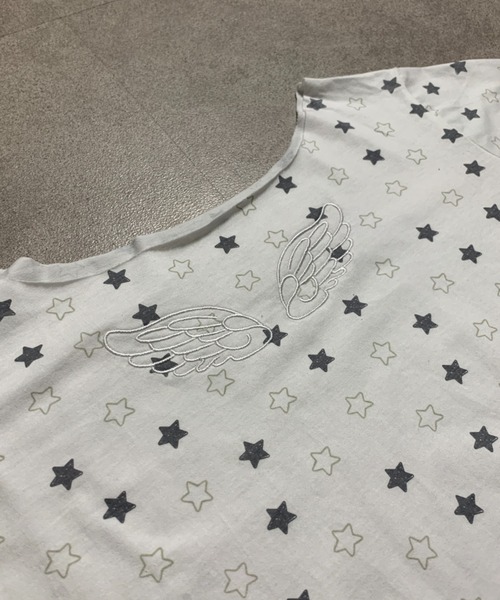 lilful(リルフル)の「【26年春夏新作】羽刺繍 星ドット柄 ワンショルダートップス(Tシャツ/カットソー・レディース・ホワイト・L/M)」の15枚目の写真