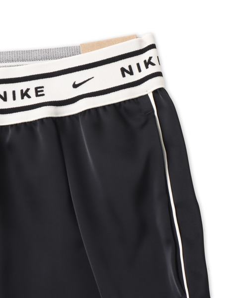 NIKE(ナイキ)の「NIKE AS WMNS NSW OFFLN WVN STN SHORT / ナイキ ウィメンズ NSW OFFLN WVN STN ショート 【SP】(その他パンツ・レディース・ブラック/パープル/ホワイト・S/M/L)」の4枚目の写真