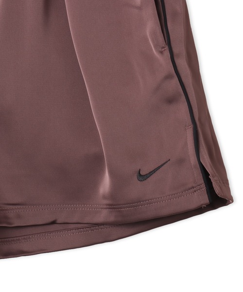 NIKE(ナイキ)の「NIKE AS WMNS NSW OFFLN WVN STN SHORT / ナイキ ウィメンズ NSW OFFLN WVN STN ショート 【SP】(その他パンツ・レディース・ブラック/パープル/ホワイト・S/M/L)」の15枚目の写真