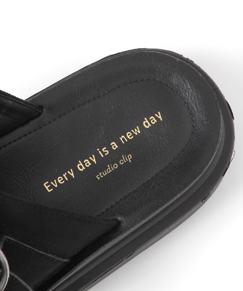 studio CLIP（スタディオクリップ）の「軽らくバックルサンダル（サンダル・レディース・ベージュ/その他1/ブラック/カーキ・MEDIUM/LARGE）」の16枚目の写真