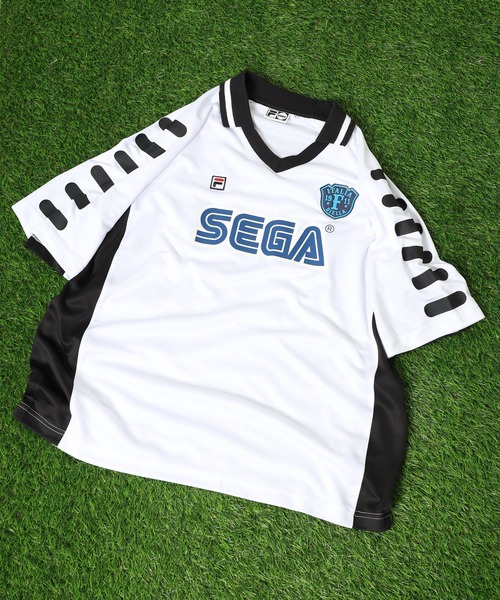 FILA HERITAGE(フィラヘリテージ)の「FILA HERITAGE SEGA Vネック スキッパ Tシャツ 半袖(Tシャツ/カットソー・メンズ・ホワイト/ブルー・XL/L/M)」の1枚目の写真