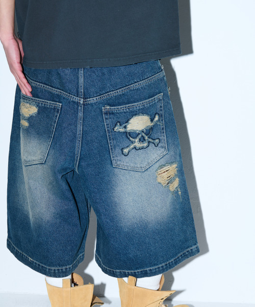 WKNDRS（ウィーキャンドース）の「[KOIN SEOUL] DAMAGED SKULL DENIM SHORTS (DENIM)（その他パンツ・レディース・その他・MEDIUM/LARGE/X-LARGE）」の5枚目の写真